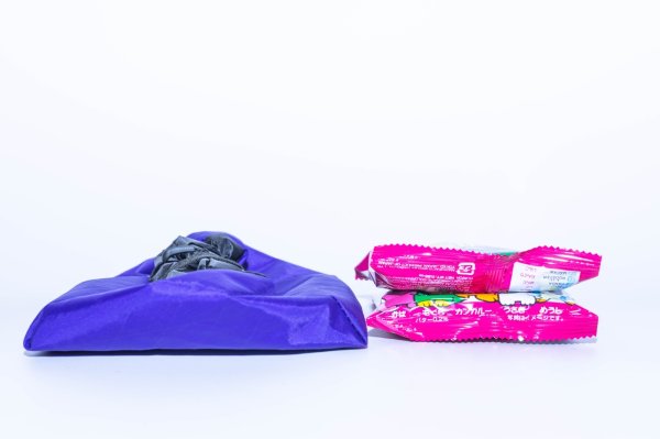 お菓子2個分の薄さ