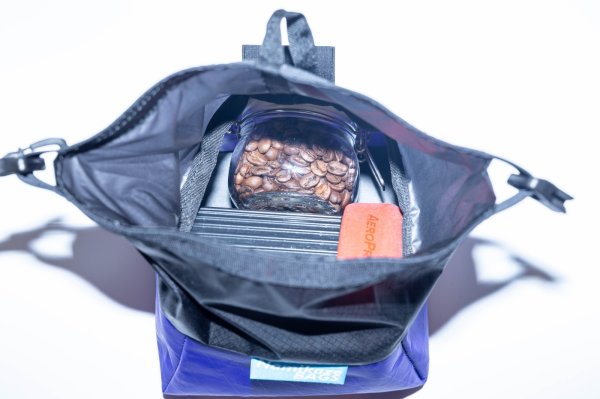 もう少し小物系の収納に適してはいますが入ります。